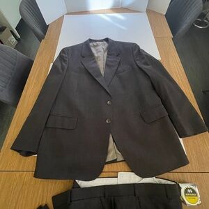 Men's English Manor dark Gray/Brownish two piece Suit 42R